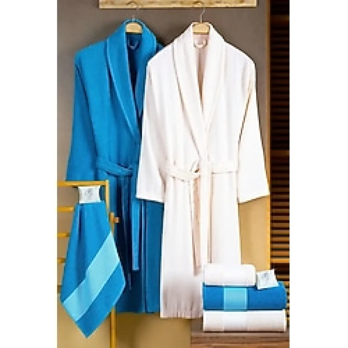 BAMİROSE DREAM 8 PARÇA KUTULU PAMUK BORNOZ TAKIMI (2 BORNOZ, 2 70X140 BANYO HAVLU, 2 50X90 BAŞ HAVLUSU,2 SBN)