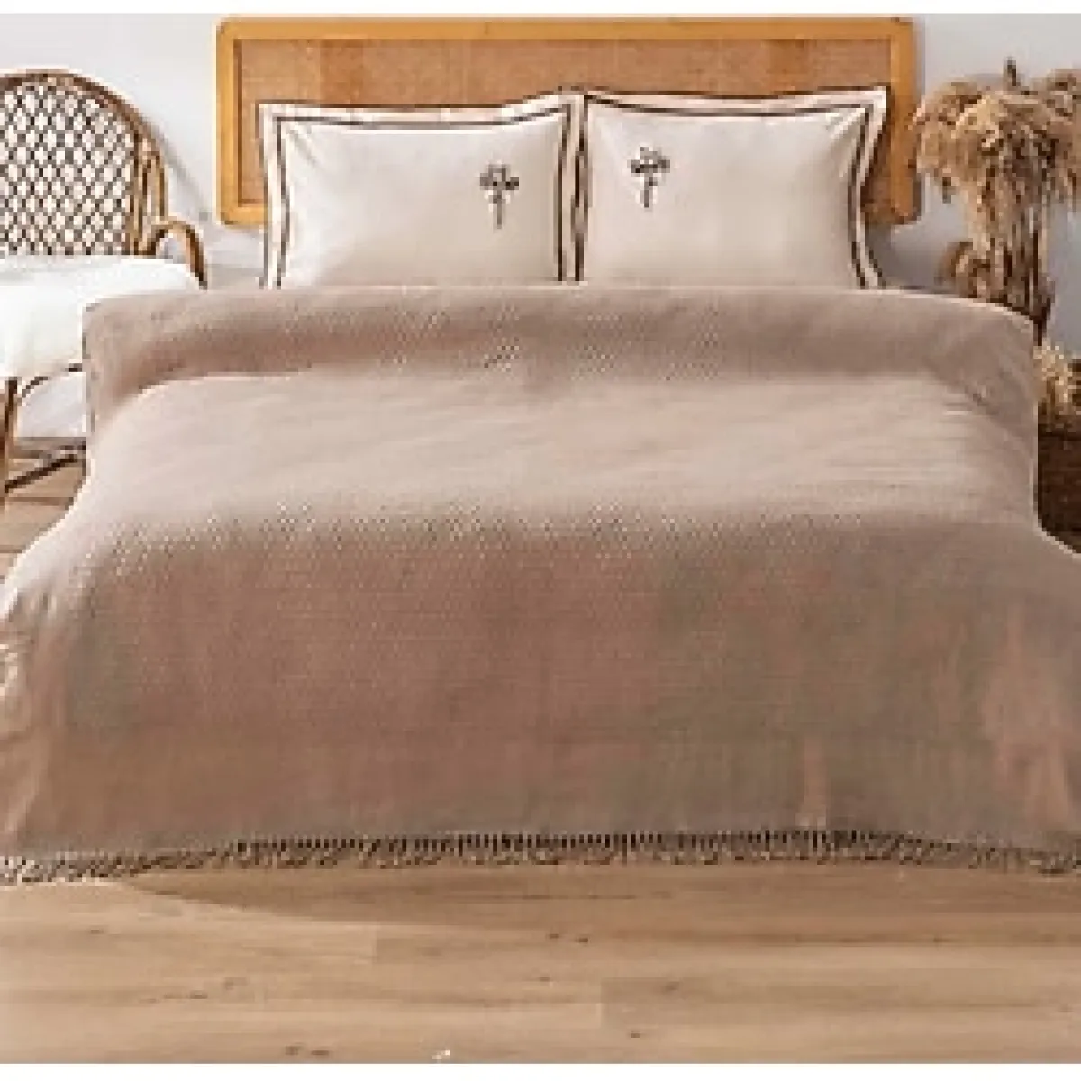 Helen Kahve Nakışlı Çift Kişilik Battaniye Takımı 4 Parça Uyku & Çeyiz Seti