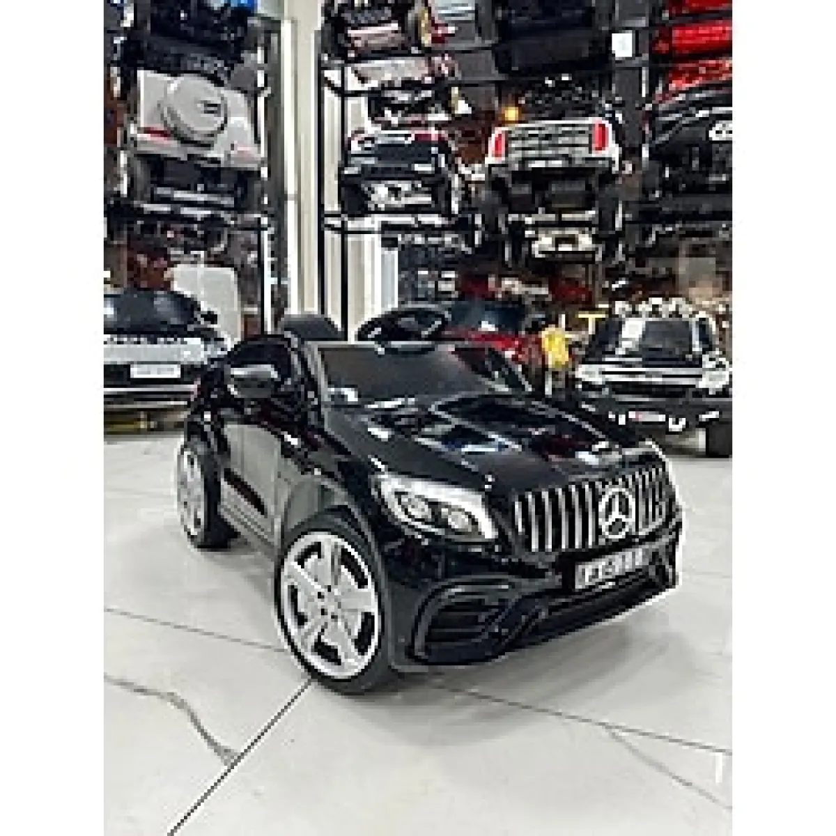 Mercedes V8 Yumuşak Lastikli 4x4 Akülü Araba - Siyah