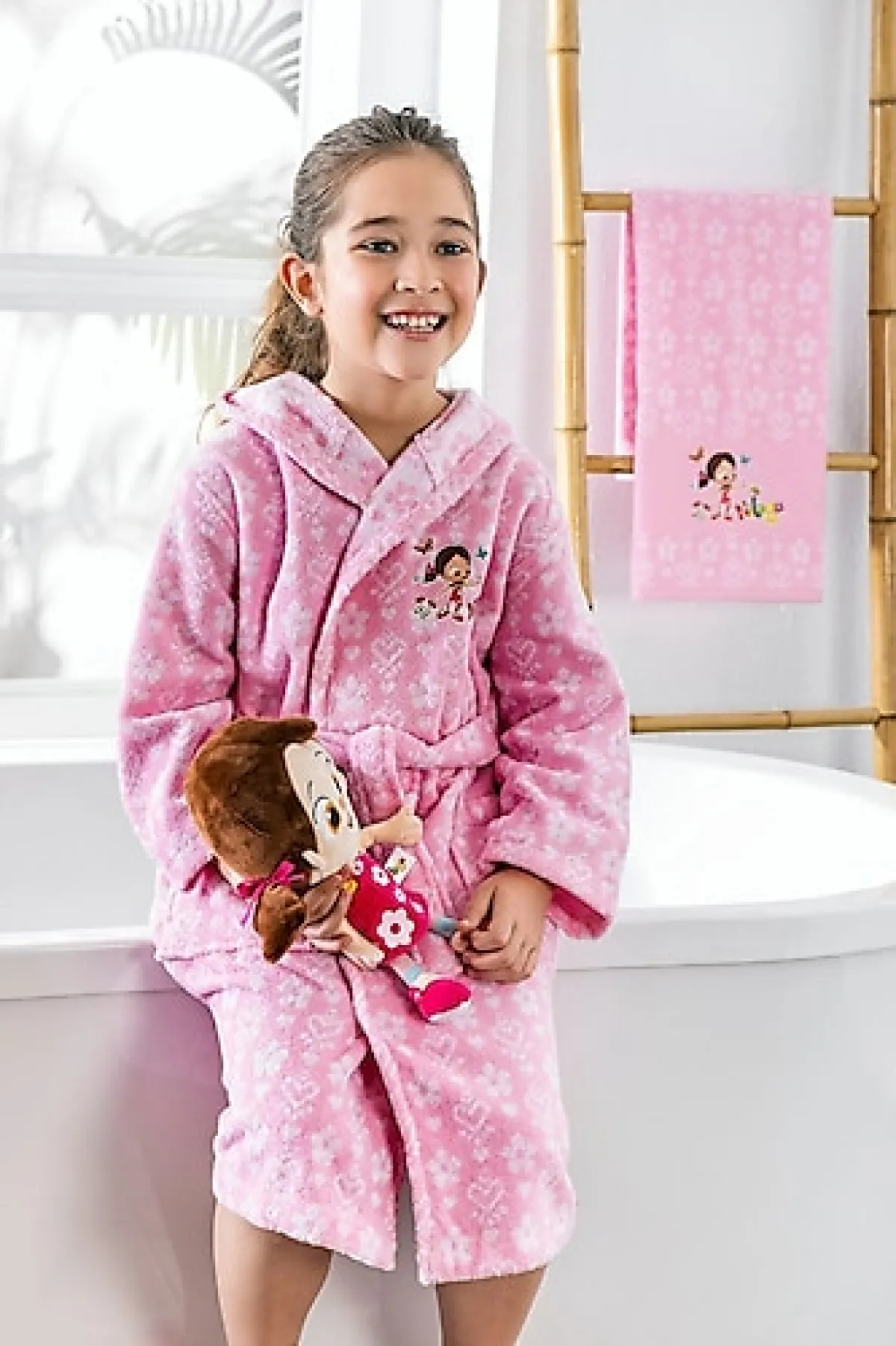 Özdilek Niloya Heart Lisanslı Çocuk Bornoz Takımı