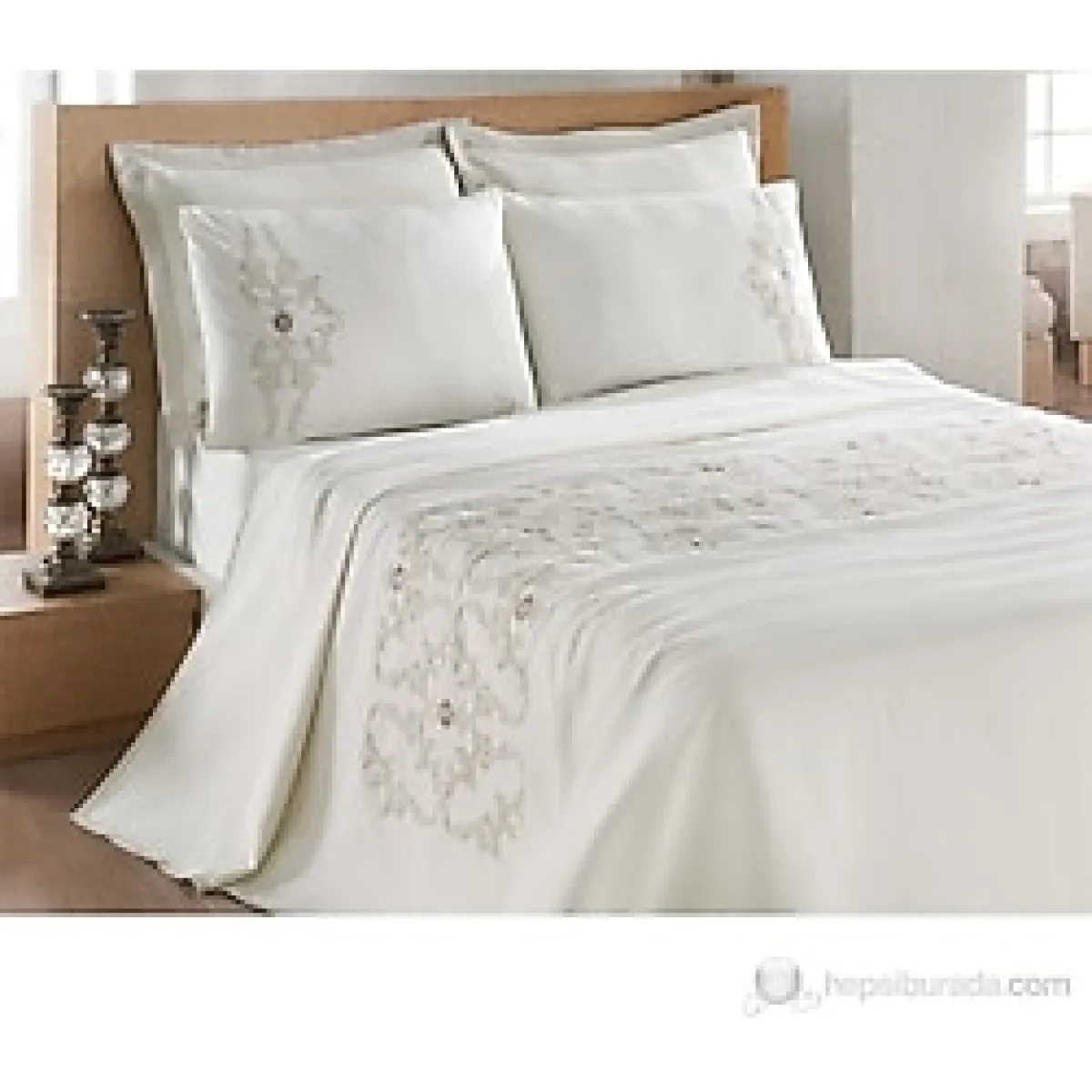 Sarev Nakışlı Çift Kişilik Pike Takımı Beatrix