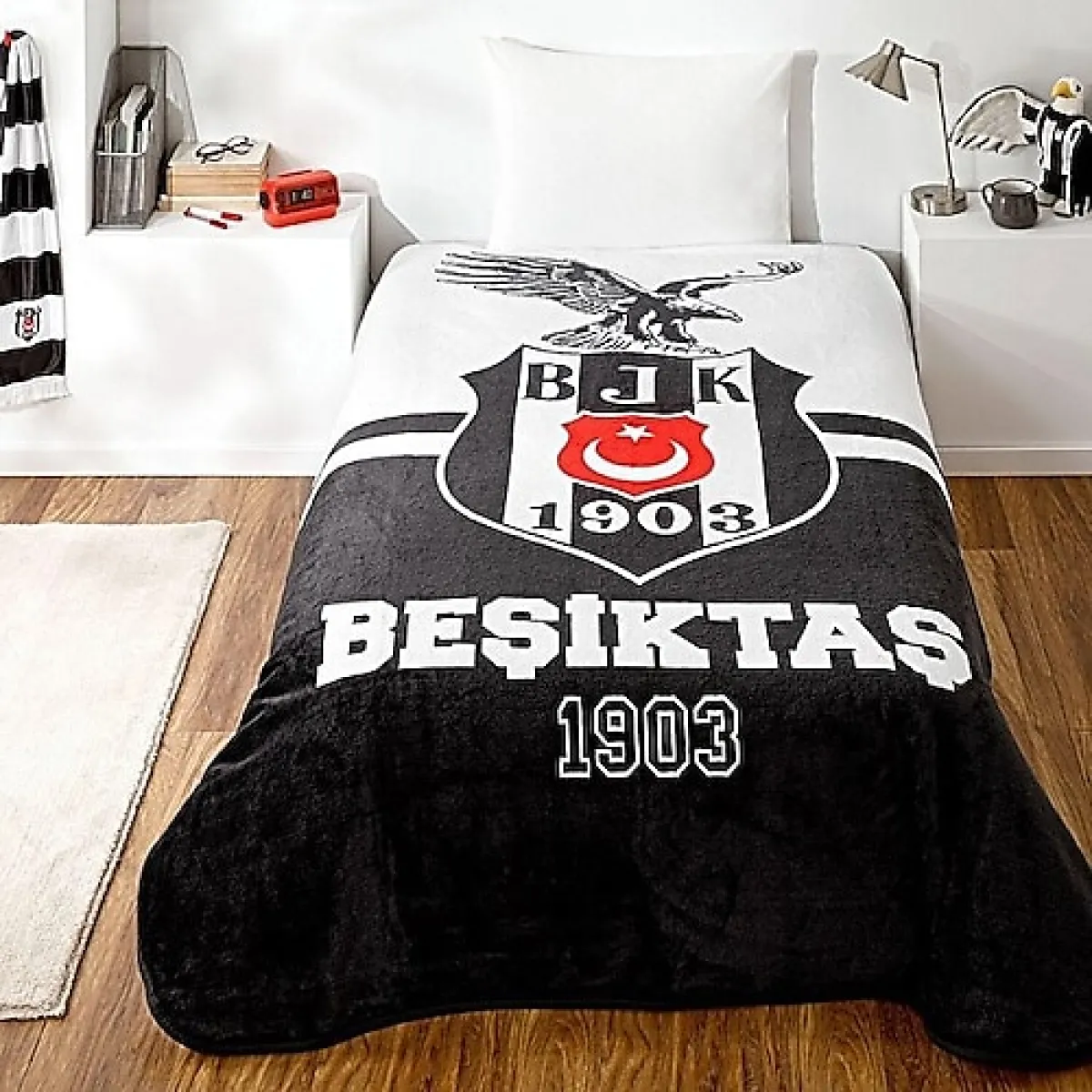 Taç Beşiktaş Logo Üstü Kartal Lisanslı 160x220 cm Tek Kişilik Battaniye