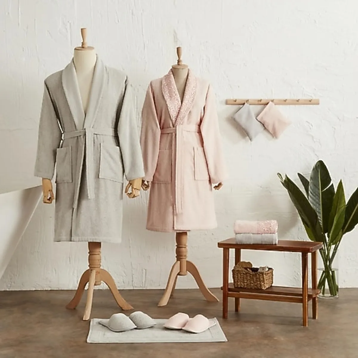 Karaca Home Ring Dantelli 9 Parça Aile Bornoz Takımı