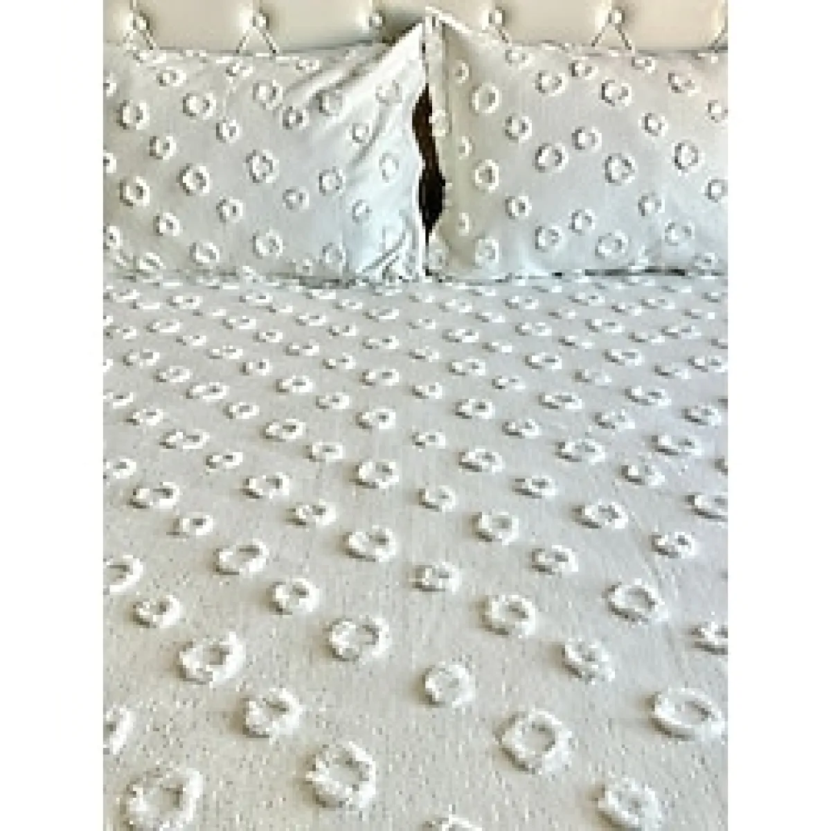 LUSSO Ponpon Çift Kişilik Yatak Örtüsü 250x260 Ve 2 Adet Yastık Ekru